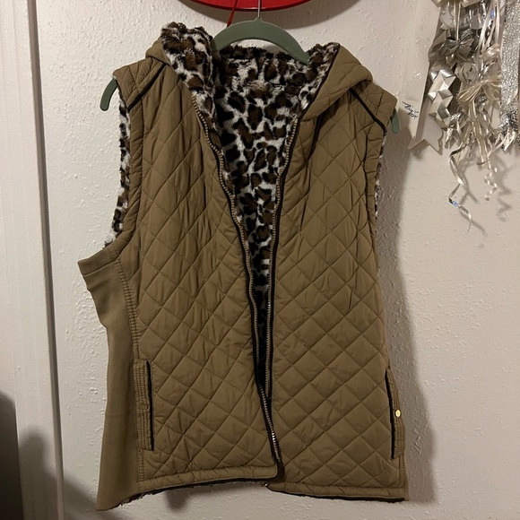 REVERSIBLE Quilted Tan Hooded Vest - Picture 2 of 14